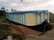 Монтаж чаши бассейна на место установки