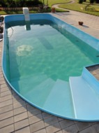 Уличный бассейн с противотоком и римской лестницей